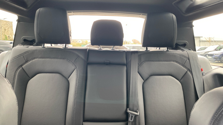 Land Rover Defender 3.0 D250 X-Dynamic SE 90 3dr Auto Diesel Estate